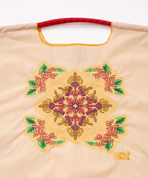 Hawaiian quilts hibiscus(L)