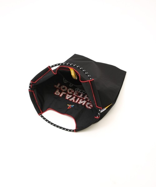 PLAYING TOGETHER (M)