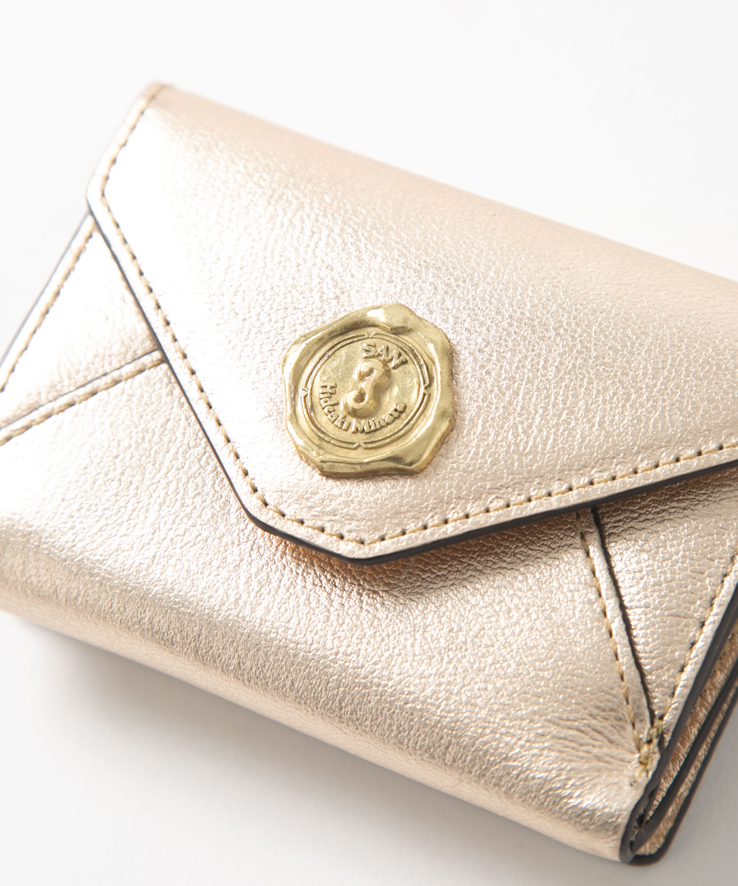 メール型三つ折り財布