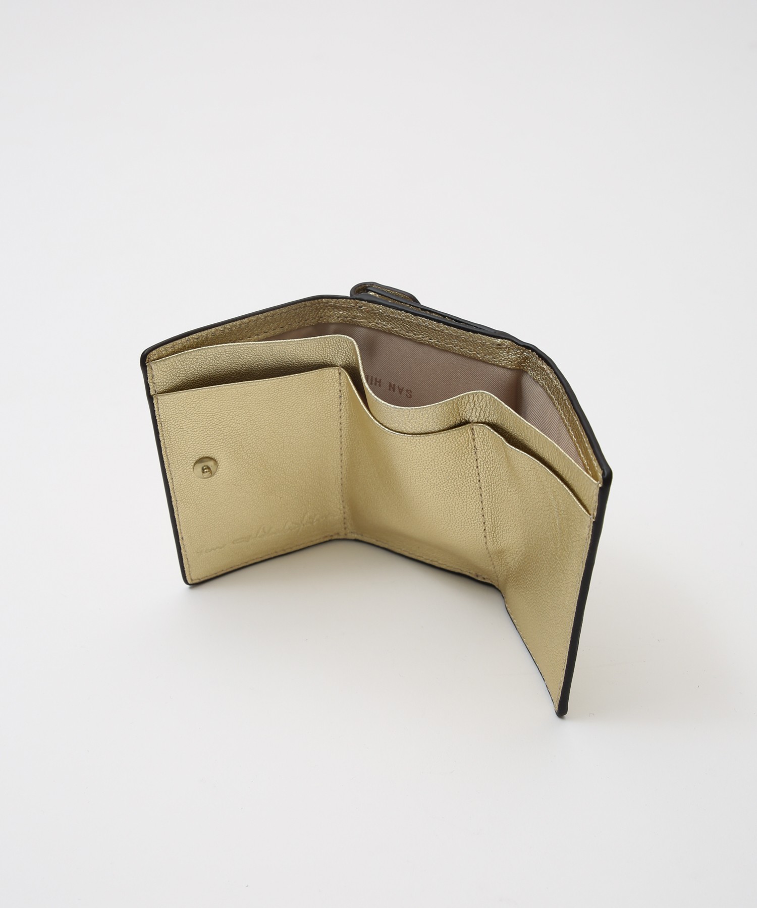 メール型三つ折り財布