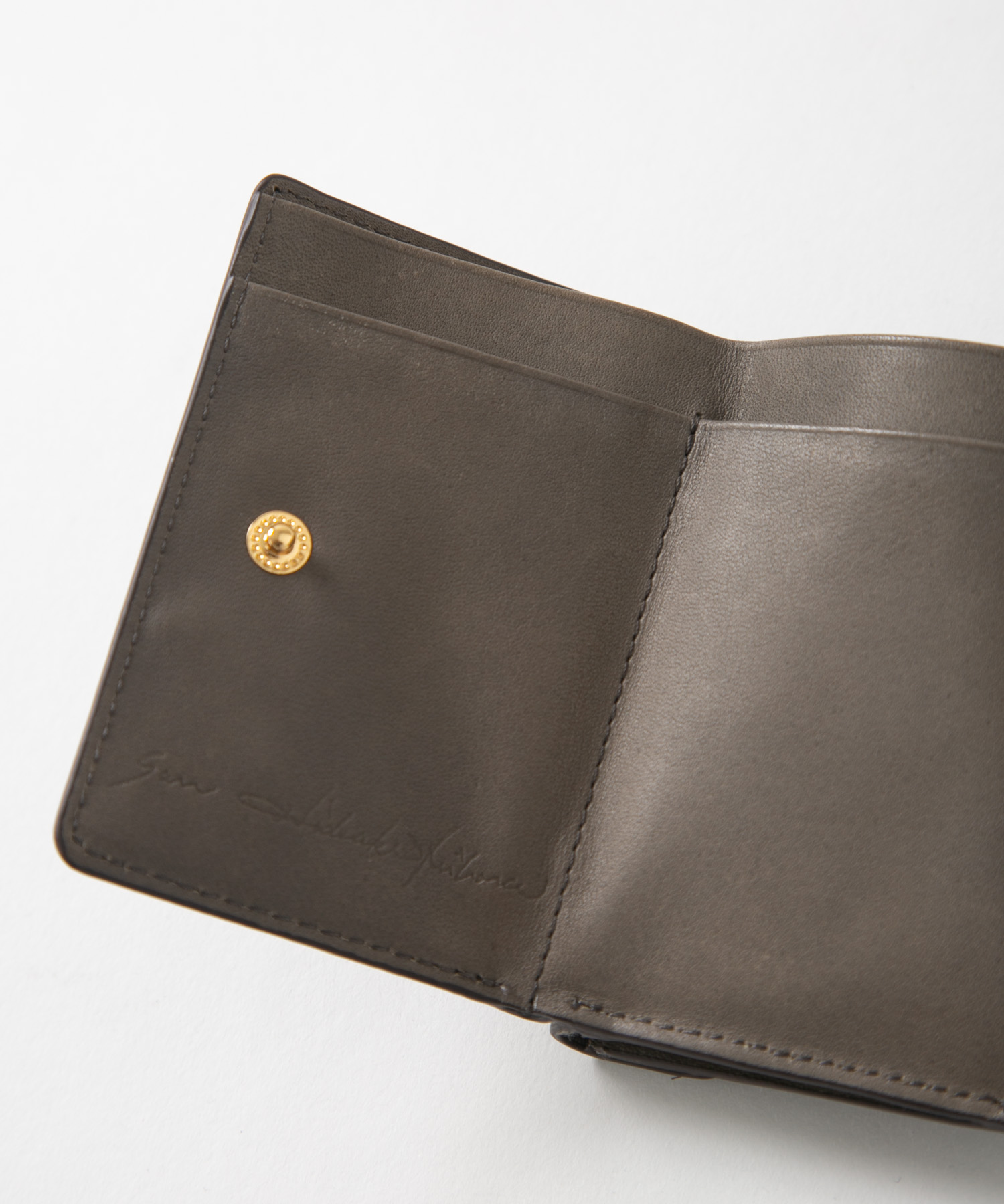 メール型三つ折り財布