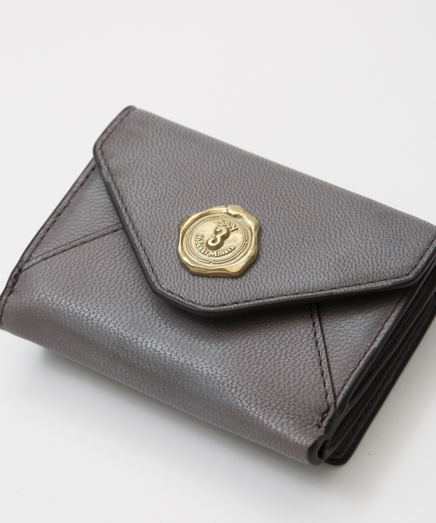 メール型三つ折り財布