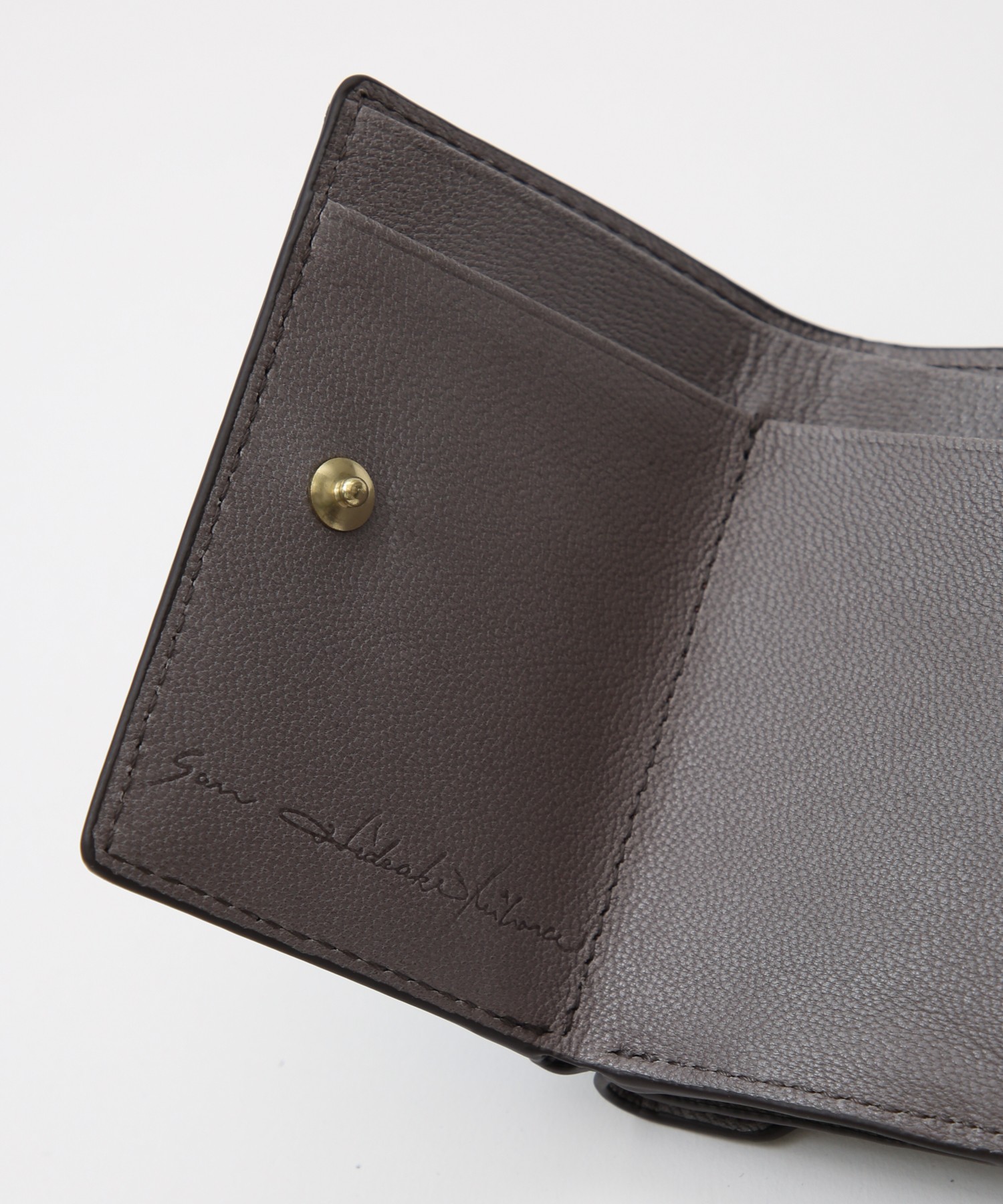 メール型三つ折り財布