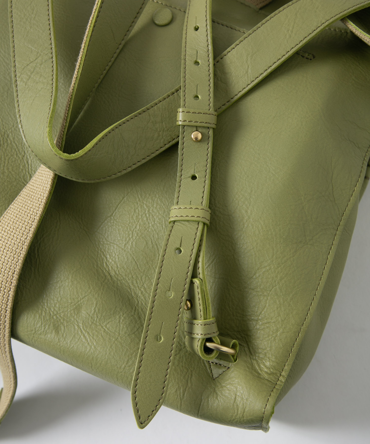 レザーリュックL