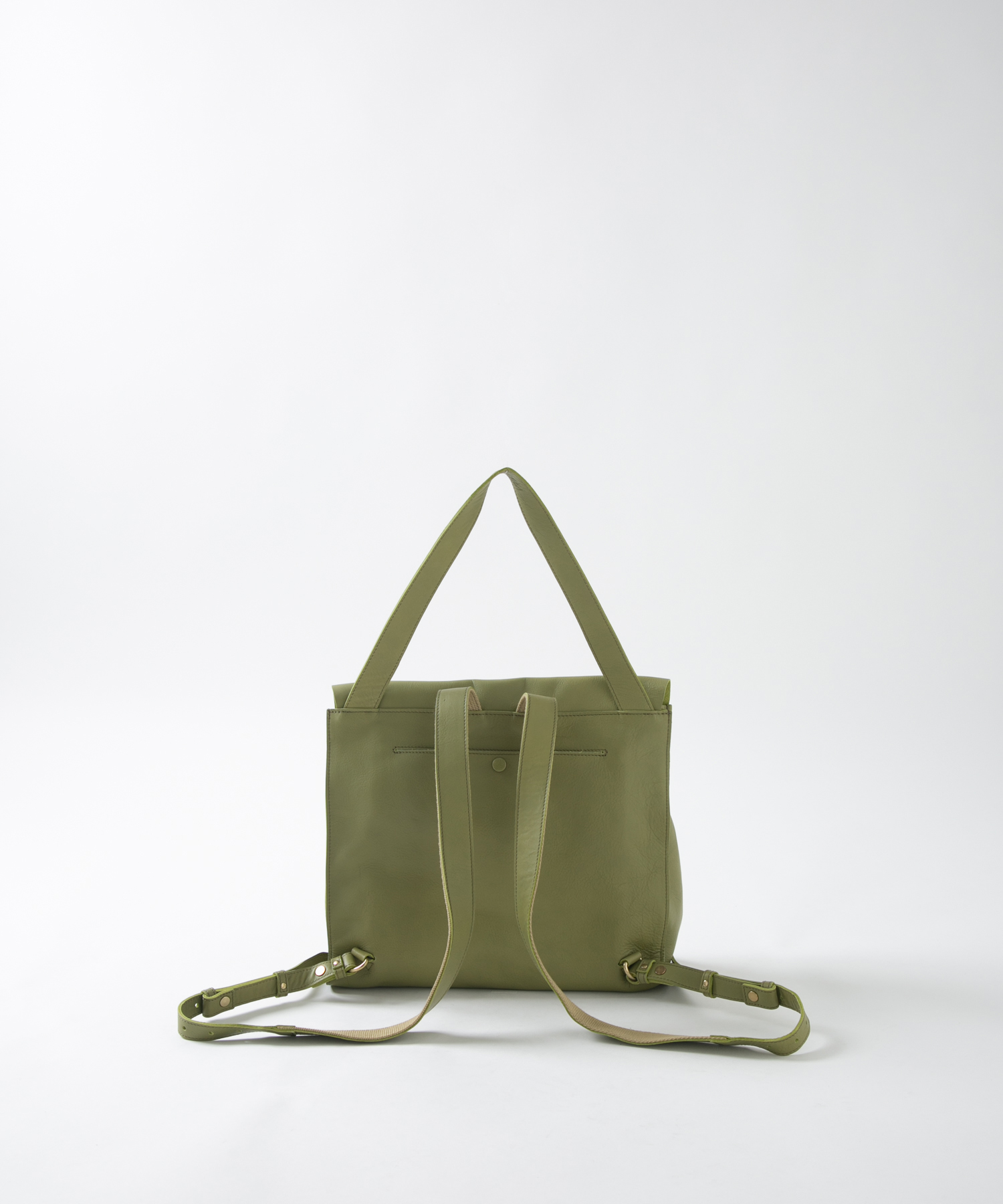 レザーリュックL