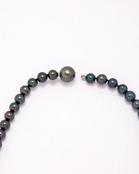 Seamless pearl necklace