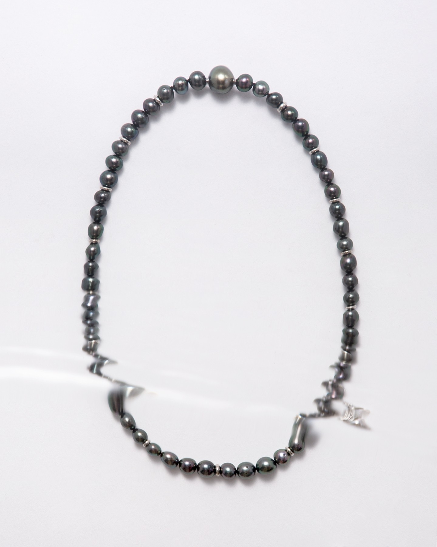 Seamless pearl necklace