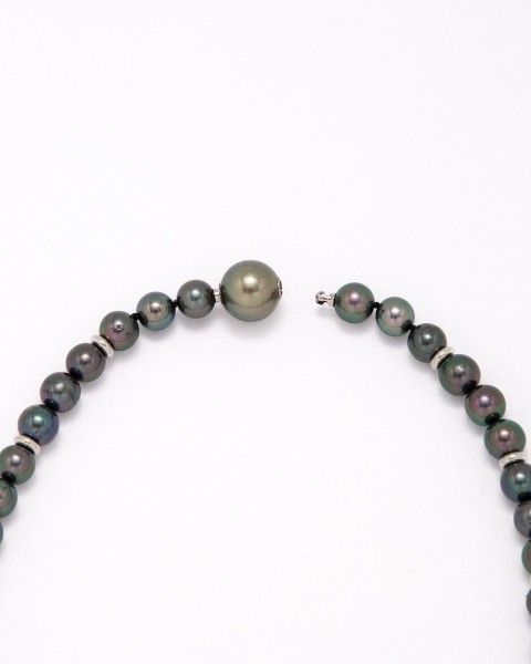 Seamless pearl necklace