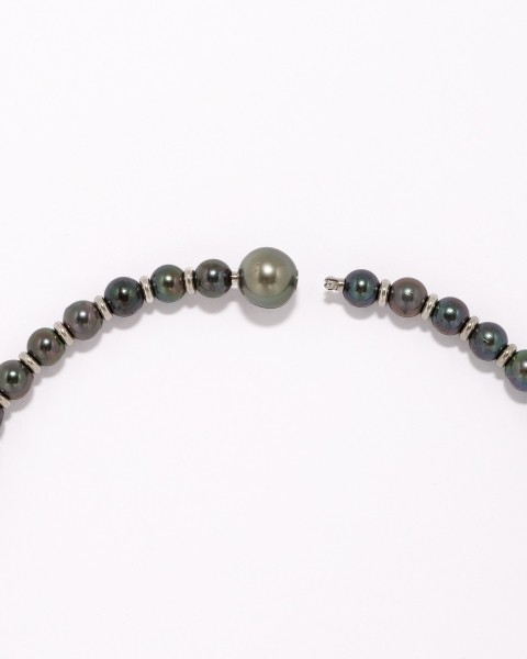 Seamless pearl necklace