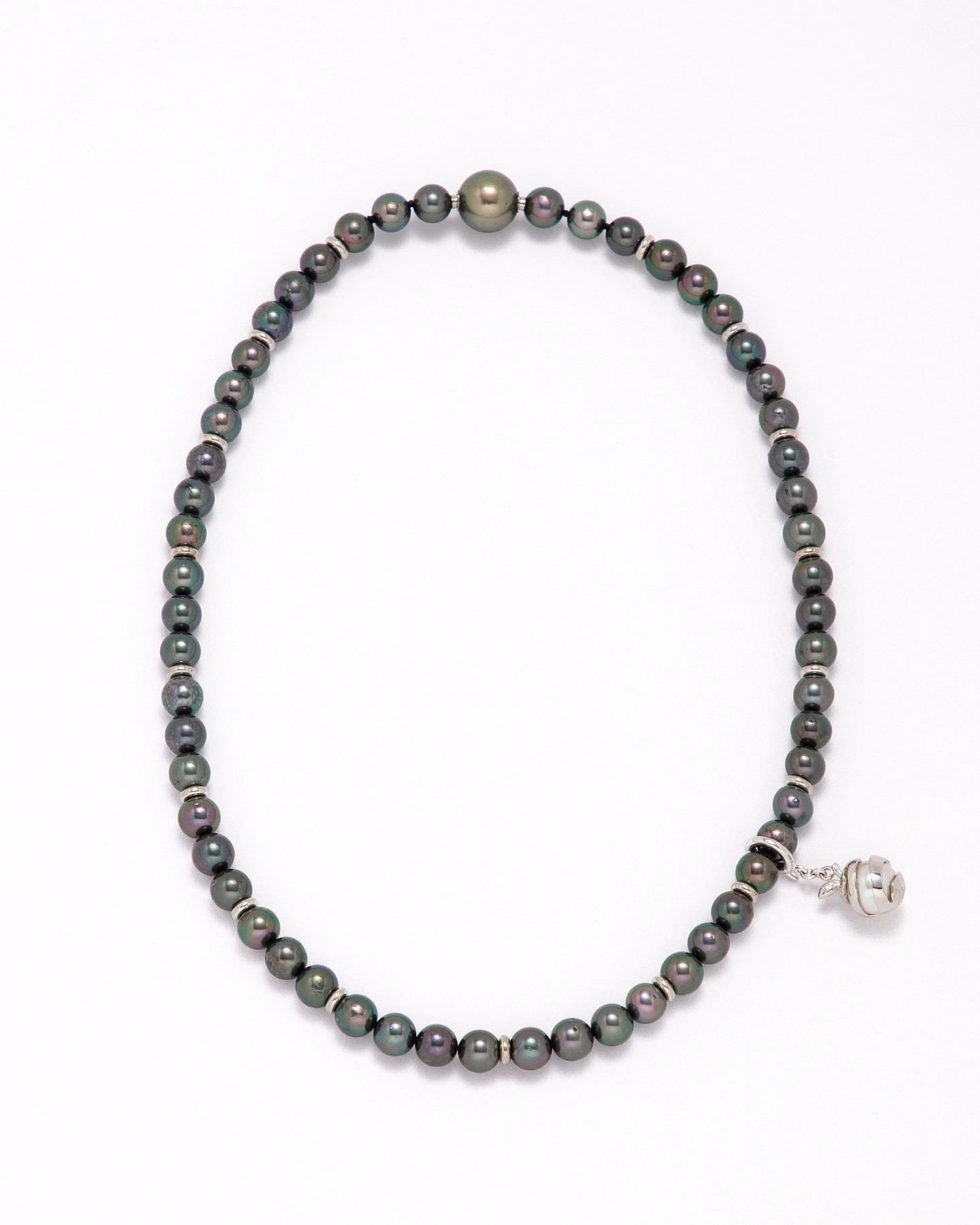 Seamless pearl necklace