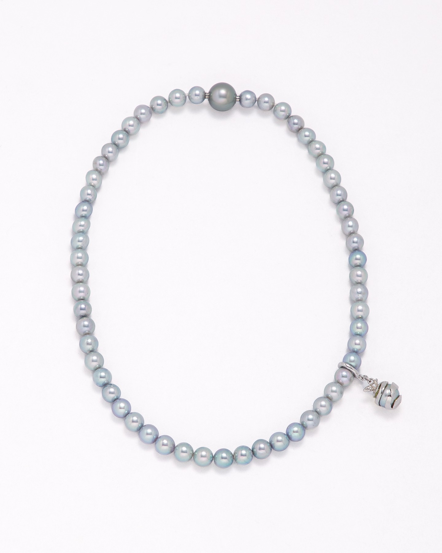 Seamless pearl necklace