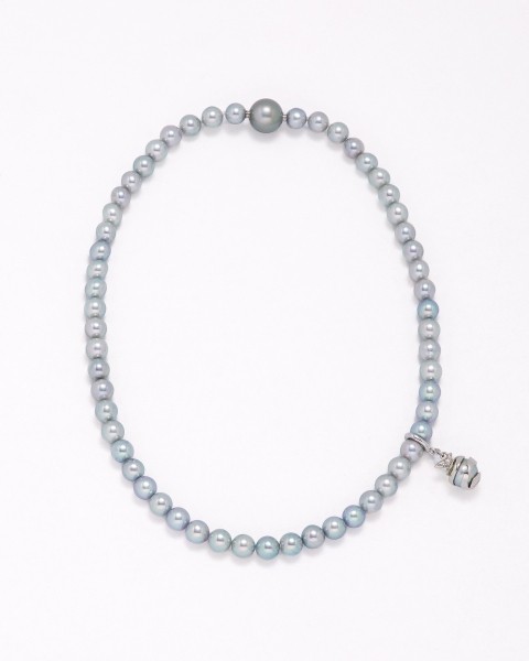 Seamless pearl necklace