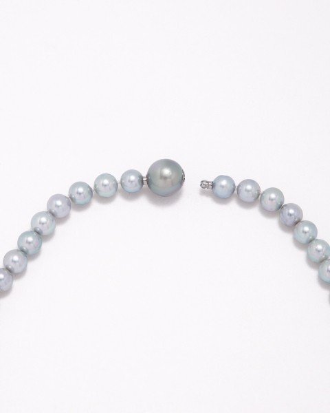 Seamless pearl necklace