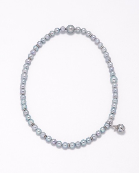 Seamless pearl necklace