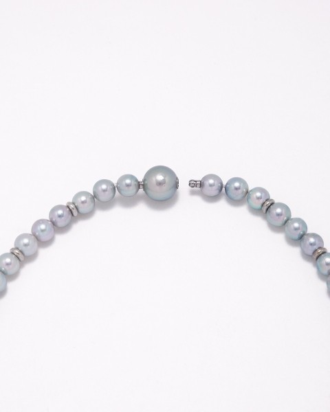 Seamless pearl necklace