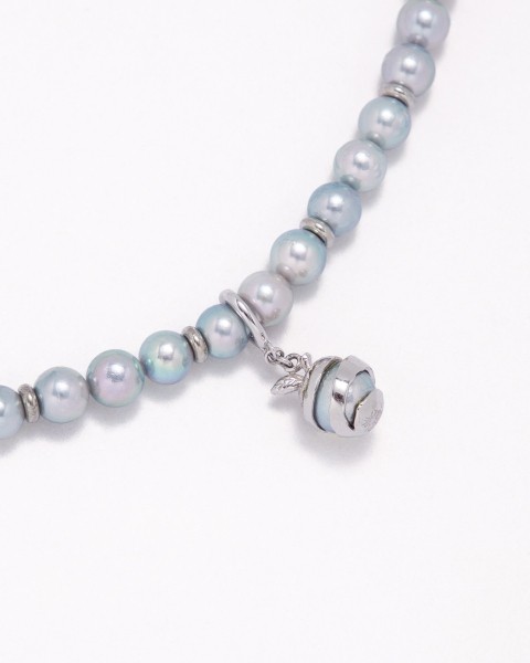 Seamless pearl necklace