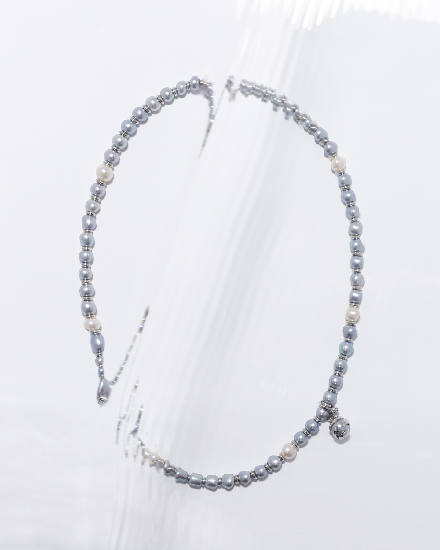Seamless pearl necklace