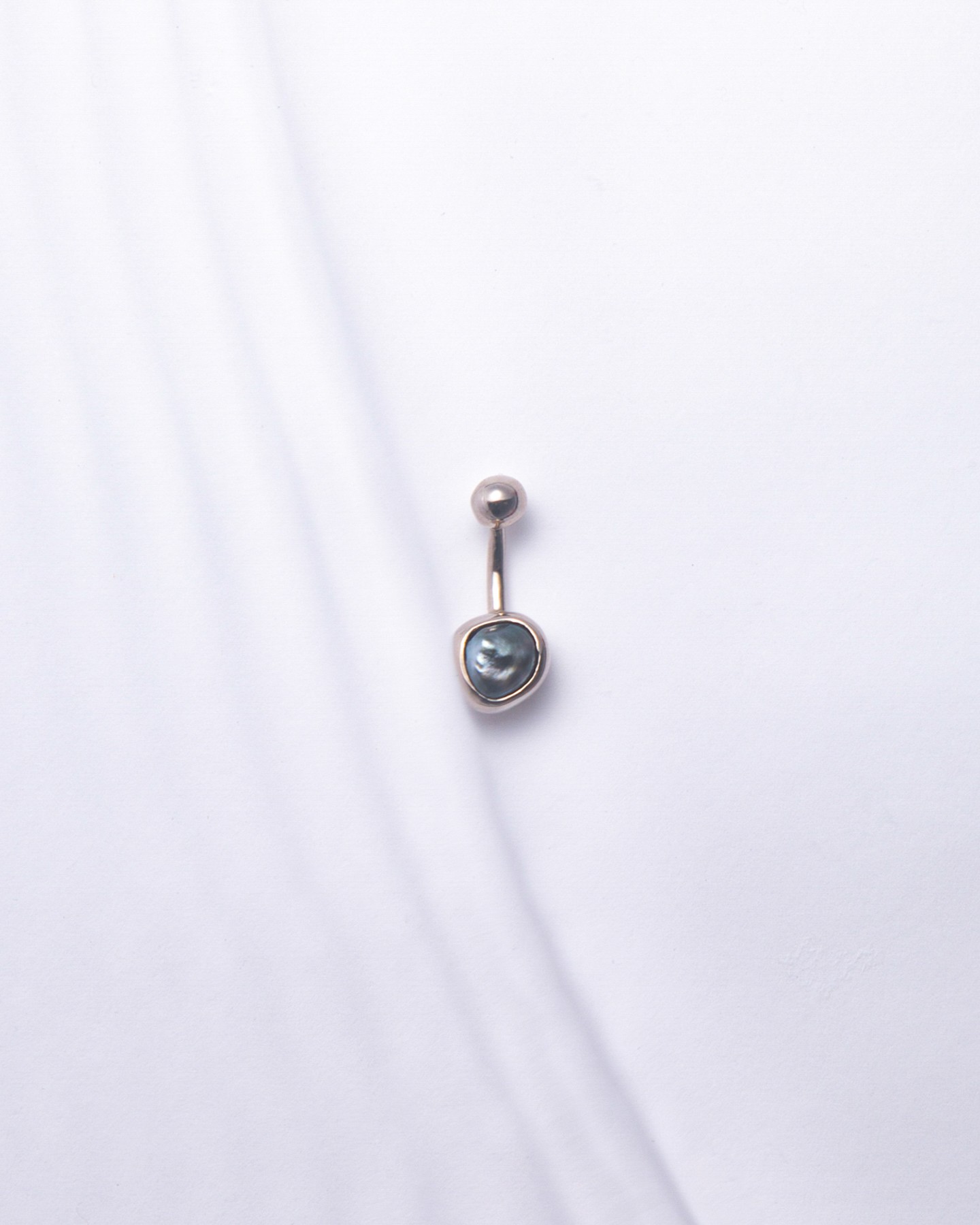 K18WG tahitian keshi pearl body pierce