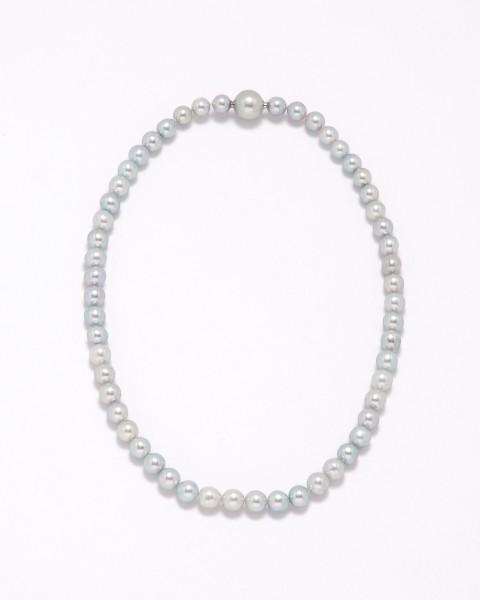 Seamless pearl necklace