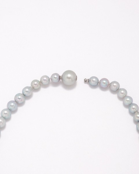 Seamless pearl necklace