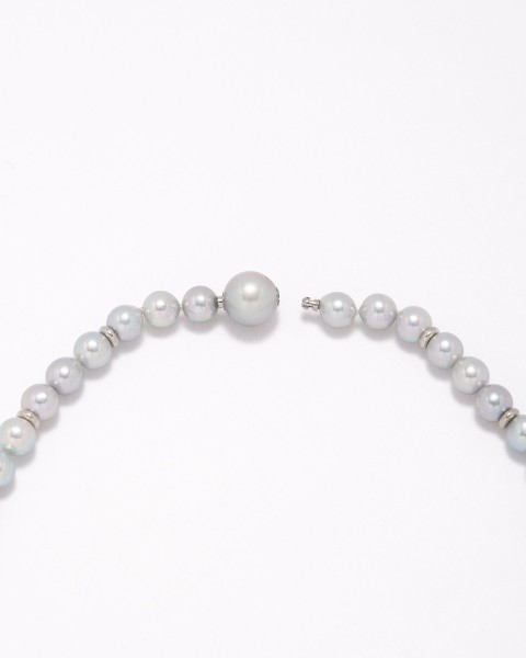 Seamless pearl necklace