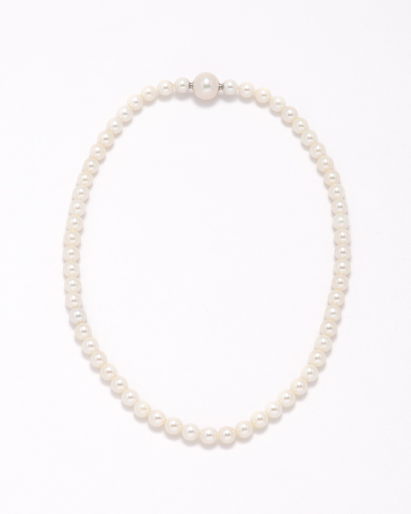 Seamless pearl necklace