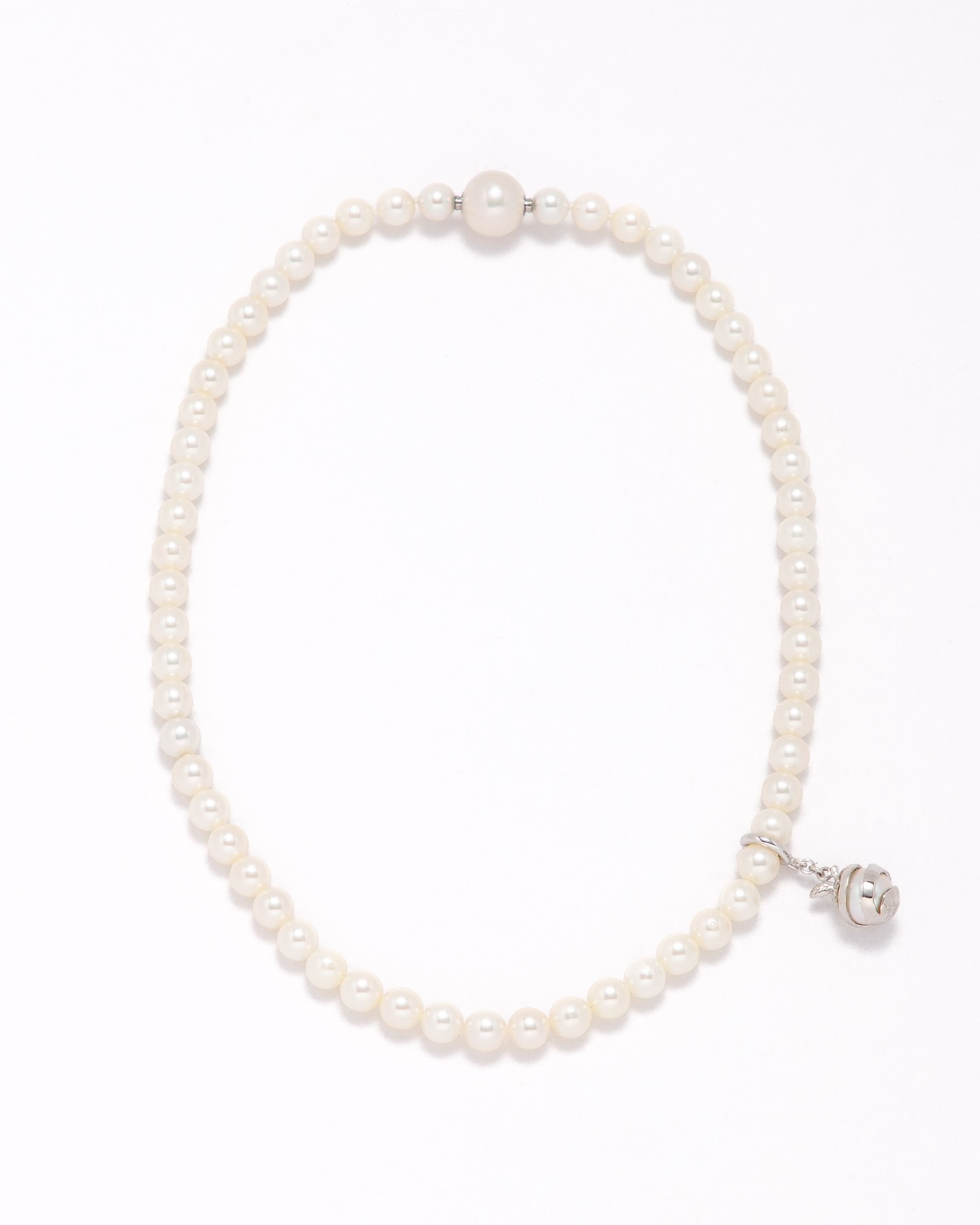 Seamless pearl necklace