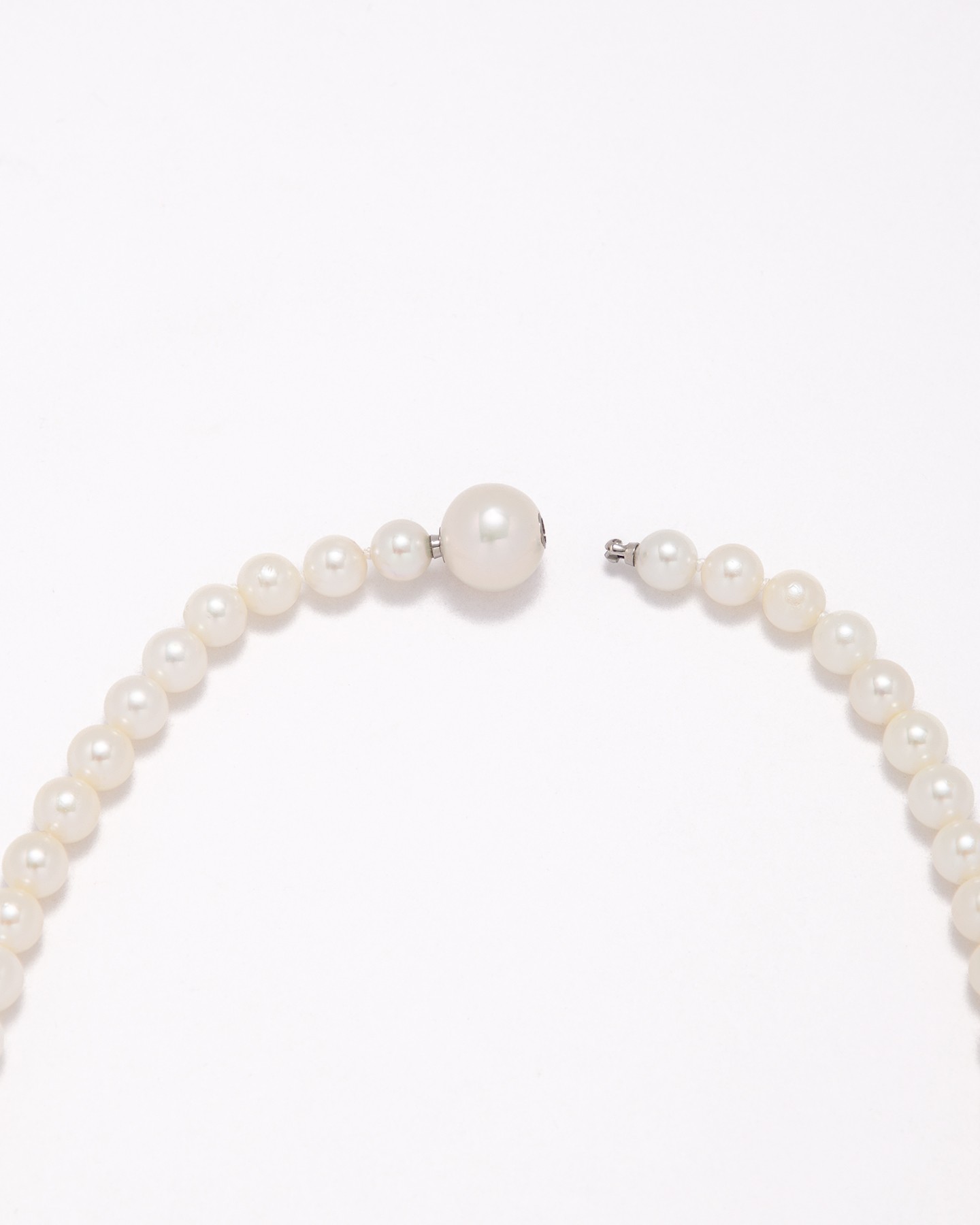 Seamless pearl necklace