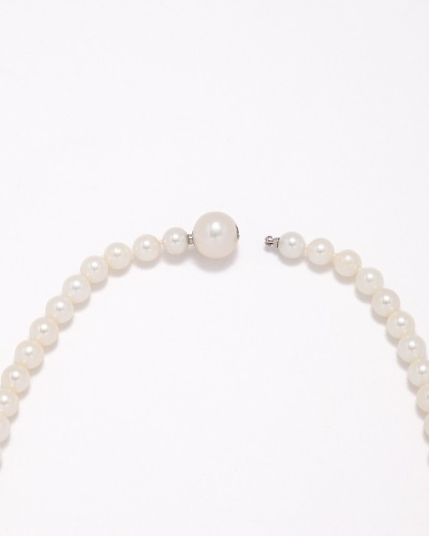 Seamless pearl necklace