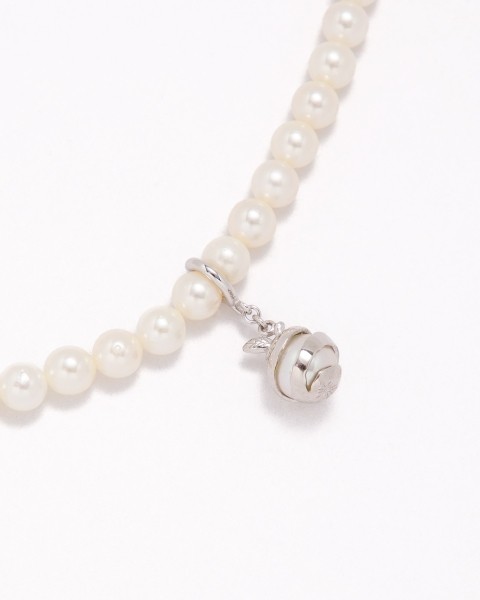 Seamless pearl necklace