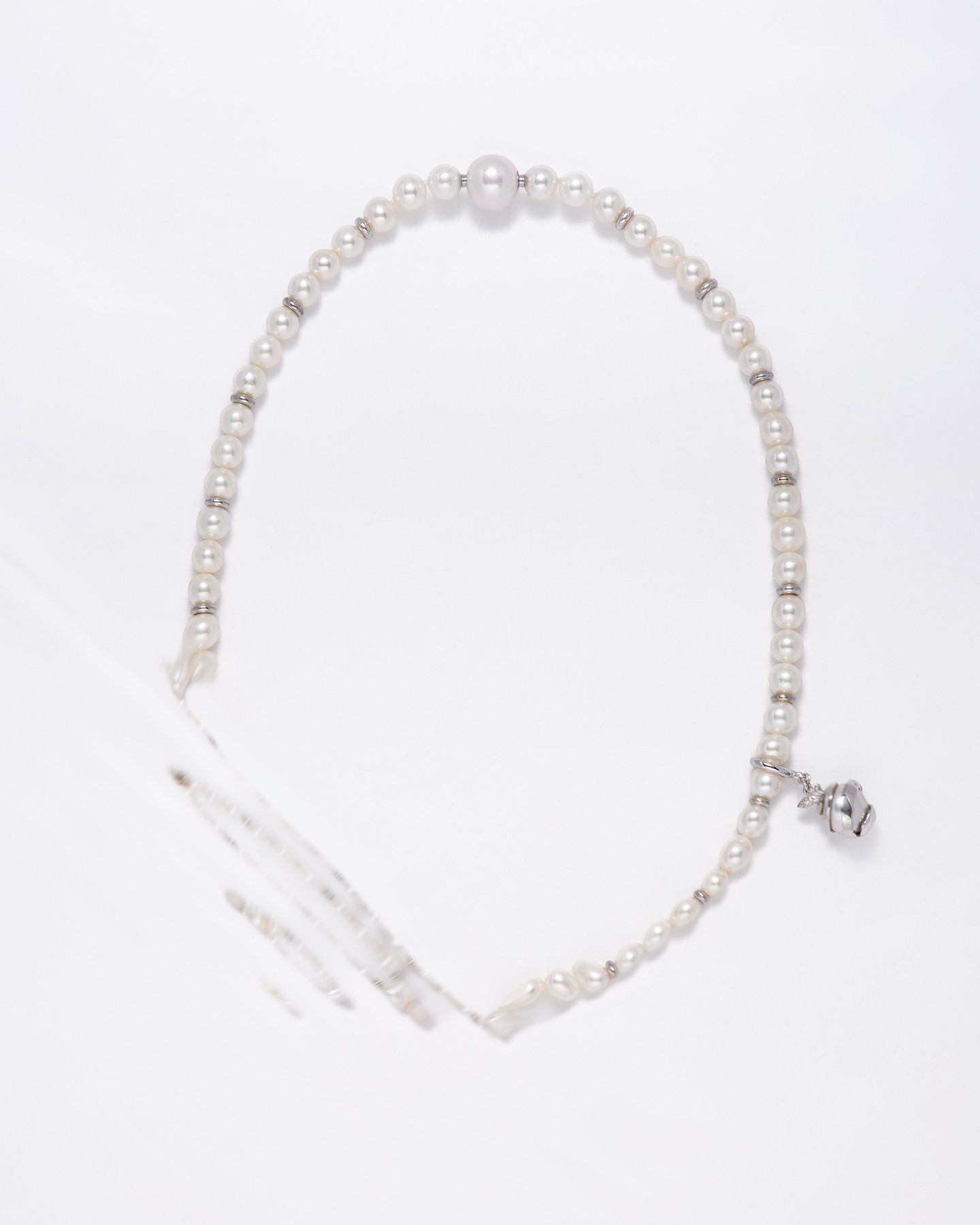 Seamless pearl necklace