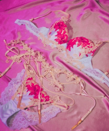 バーニングフラワー ガーター