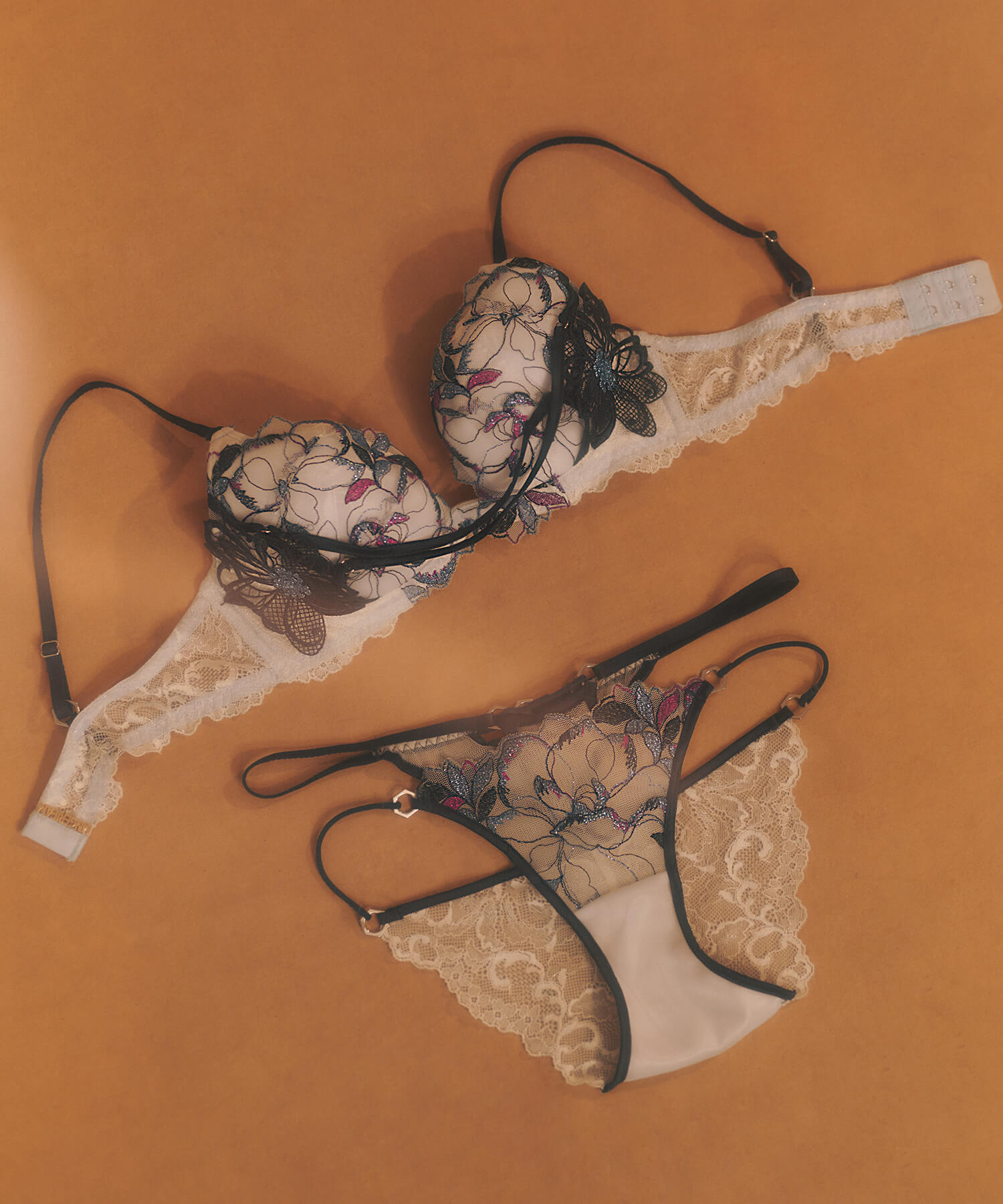 キャプティブフラワー トリックリフト ブラ