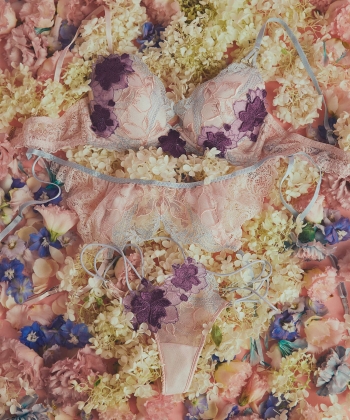 ビビッドモーション Tバック