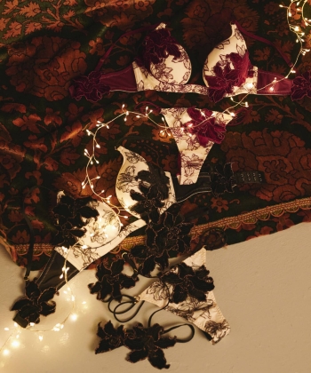 センシュアルリリー チョーカー