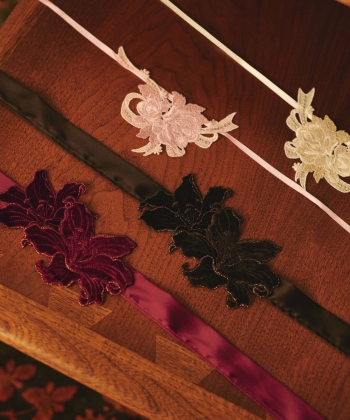 センシュアルリリー チョーカー