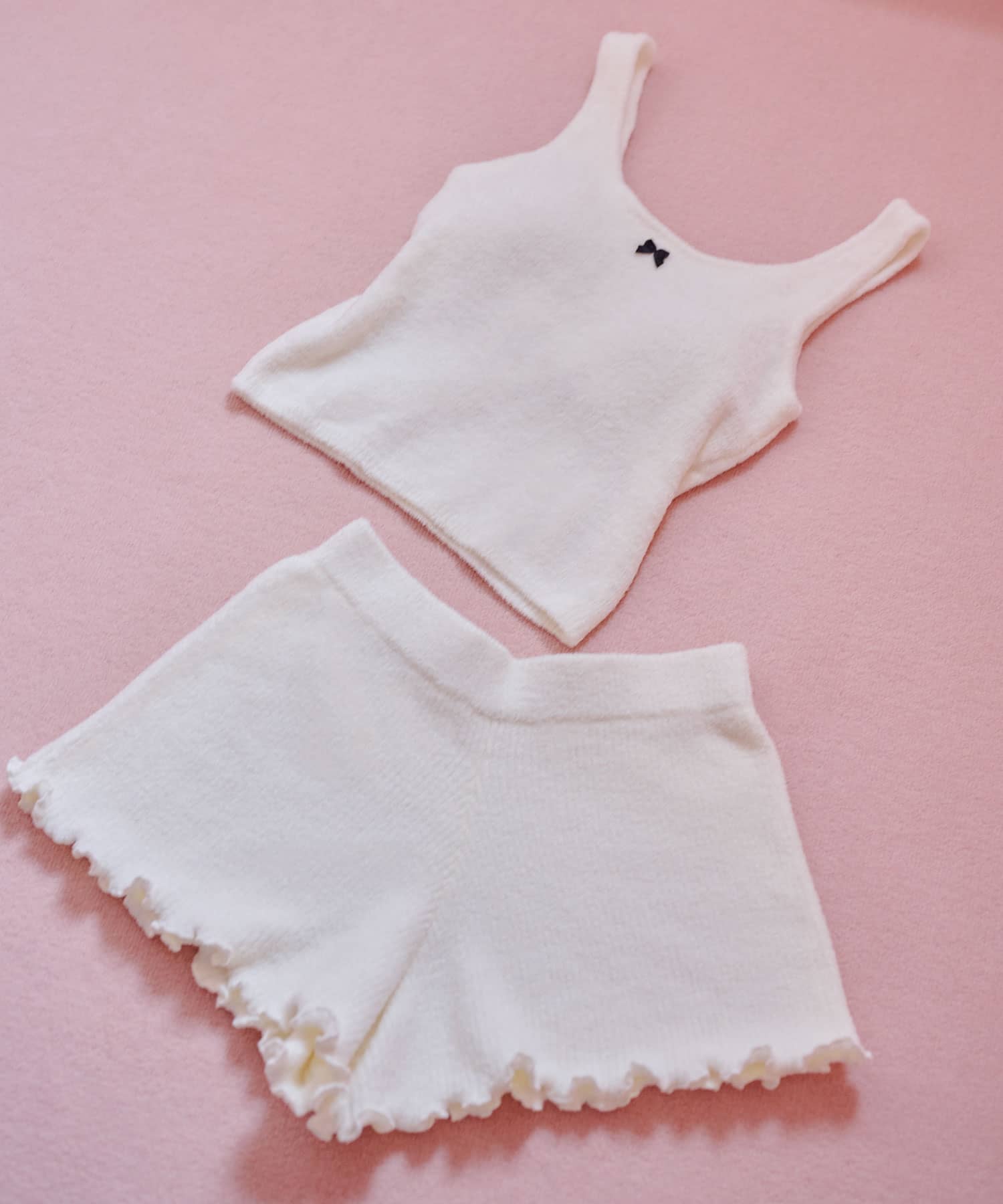 カップ付きニットセットアップ