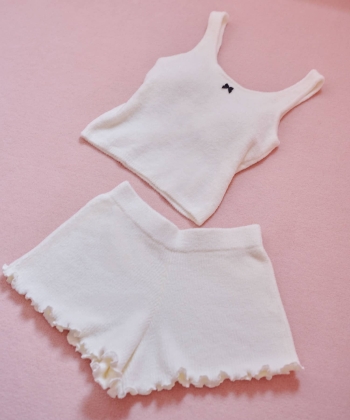 カップ付きニットセットアップ