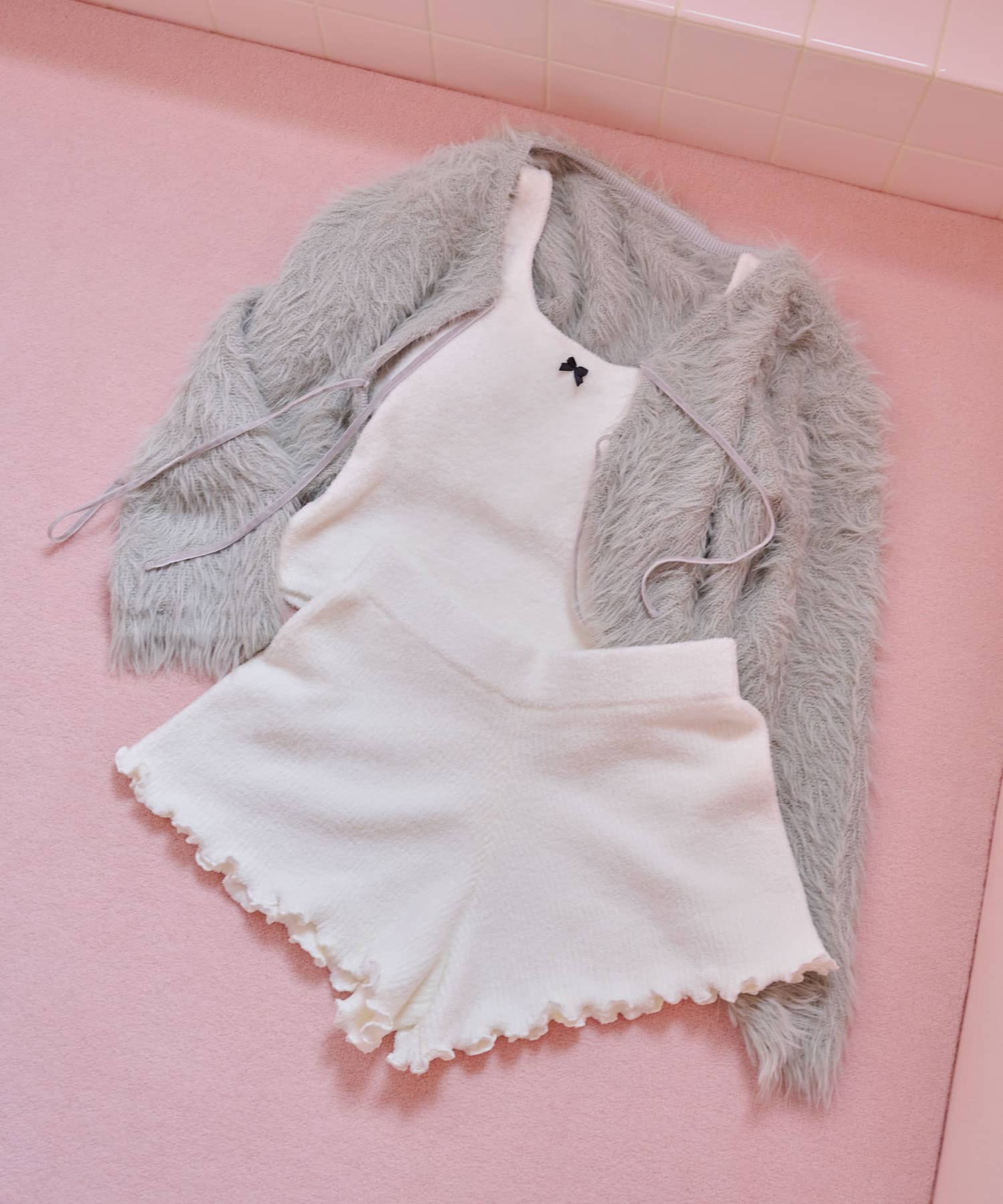 カップ付きニットセットアップ