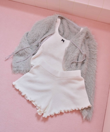 カップ付きニットセットアップ