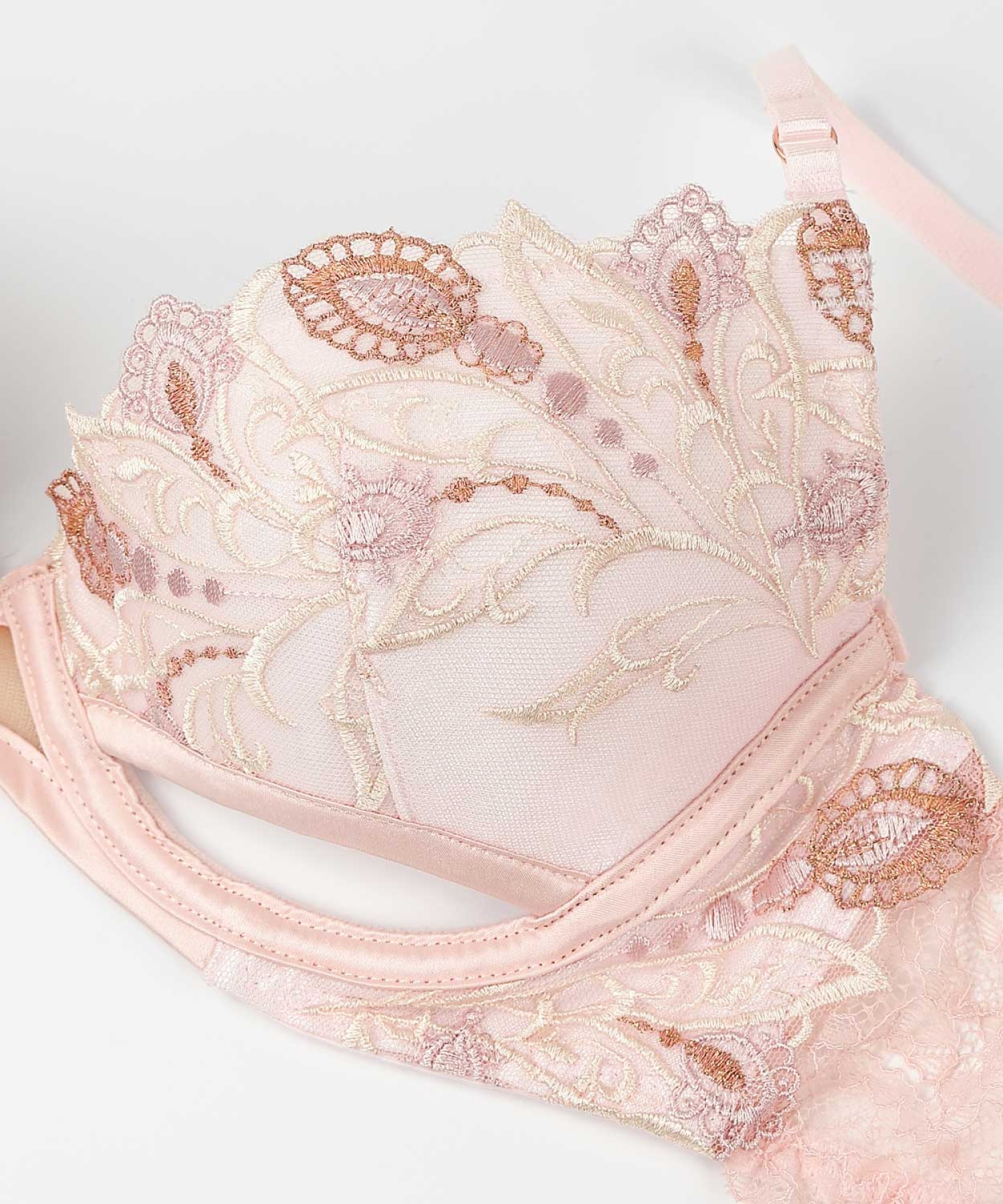 レーシーフェザー グラマーアップ