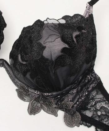 ピオニーヘイズ トリックリフト ブラ