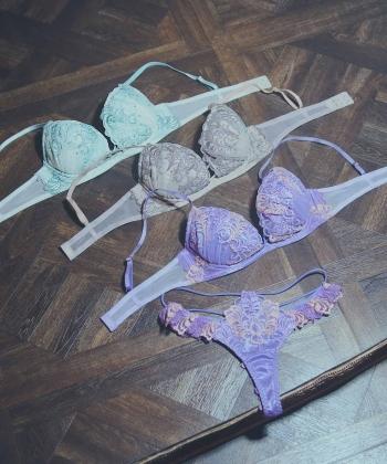 アヴェネル ホットリフト ブラ