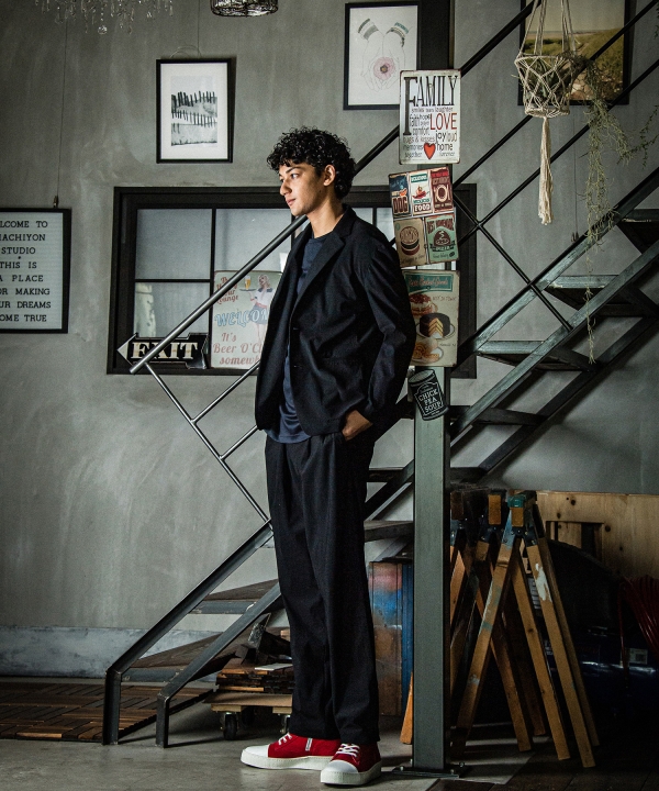 美品 RESOUND CLOTHING セットアップ resound clothing プリントロゴ 黒金 セットアップ 3サイズ