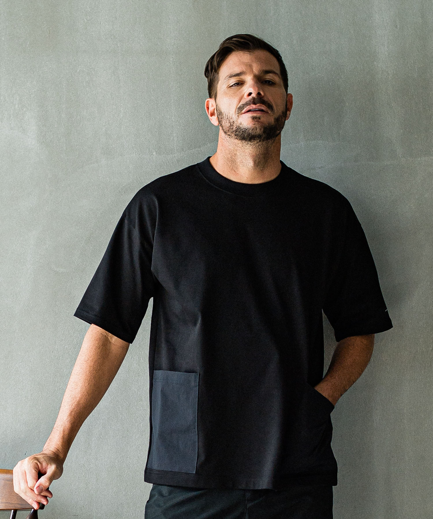 SIDE POCKET  OVER TEE