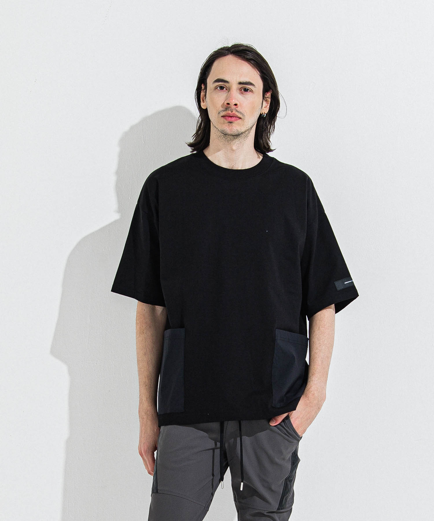 SIDE POCKET  OVER TEE