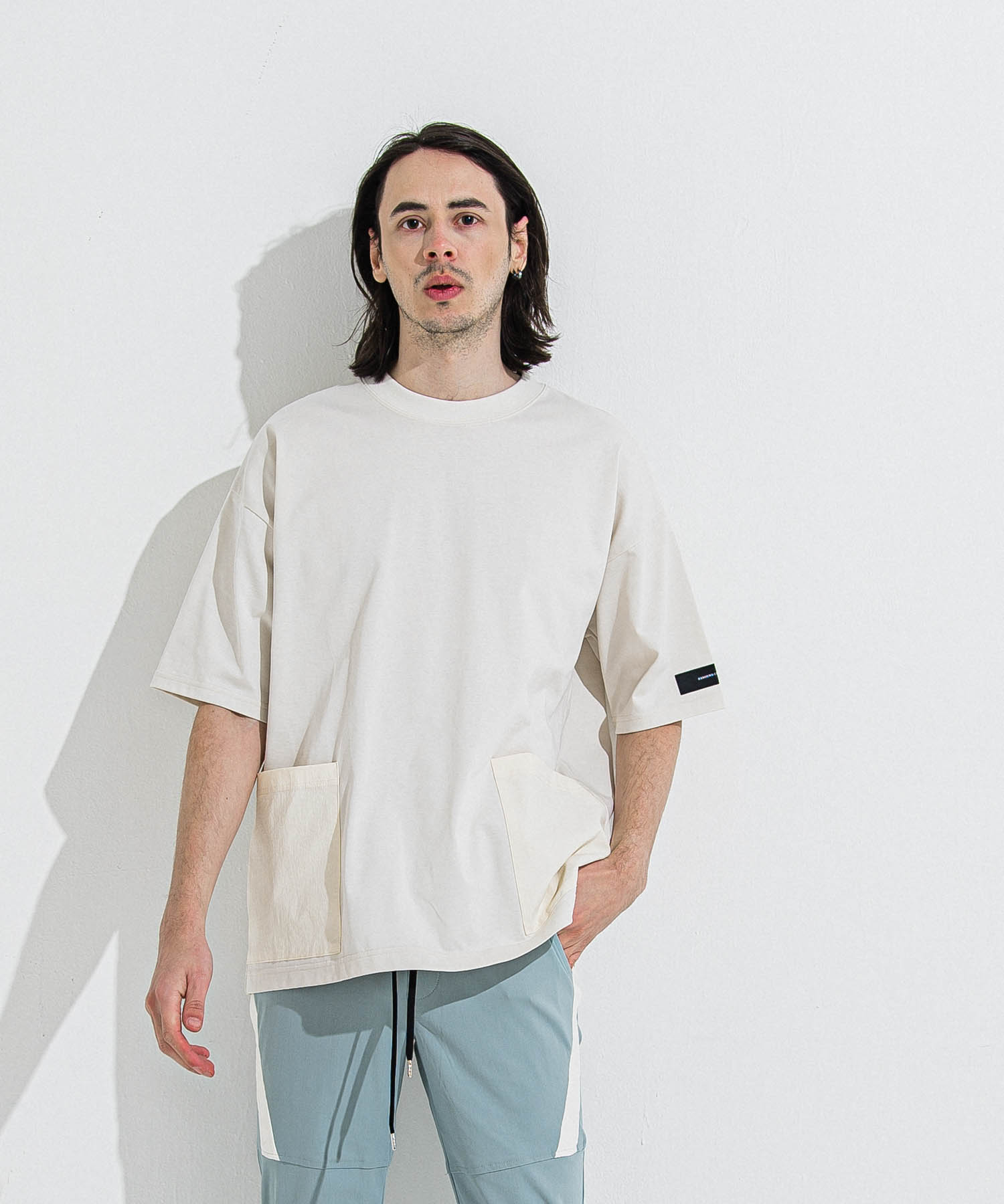 SIDE POCKET  OVER TEE