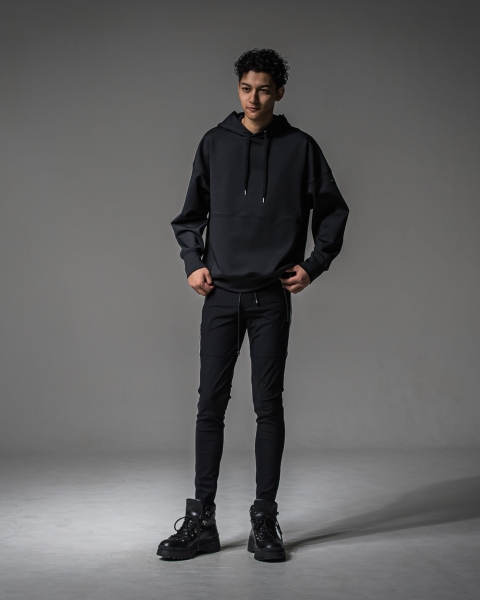 ほぼ未使用】直営限定 RESOUND Rush Loose Hoodie FW24_Studded_Logo_Hoodie_Front