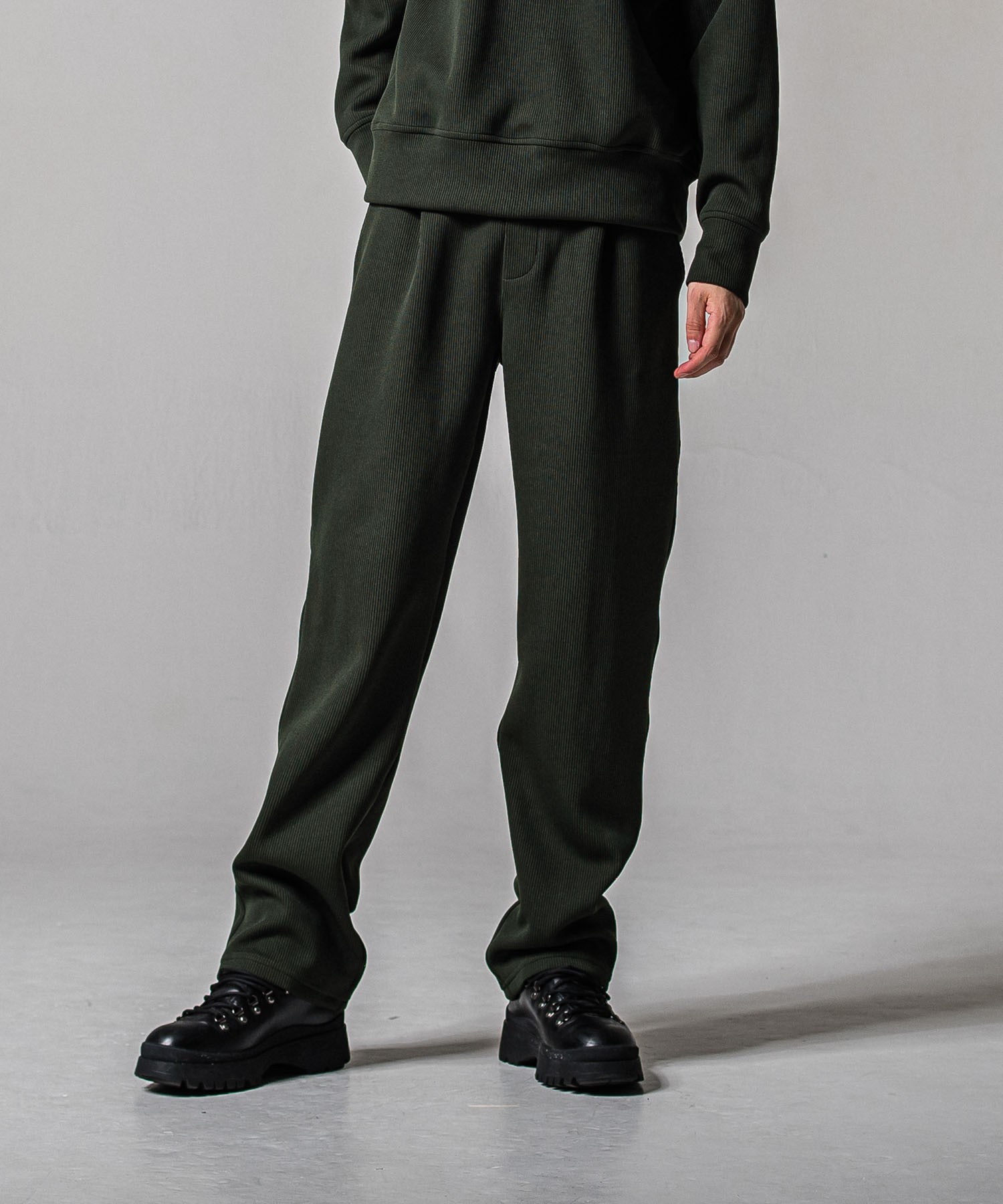 AZE  WIDE TUCK PANTS