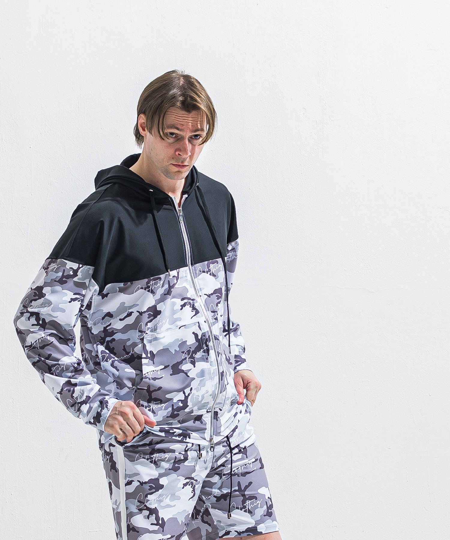 RUSH  OVER  ZIPUP　HOODIE